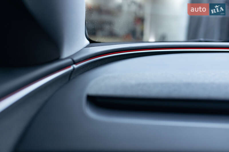 Седан Tesla Model 3 2024 в Самборі