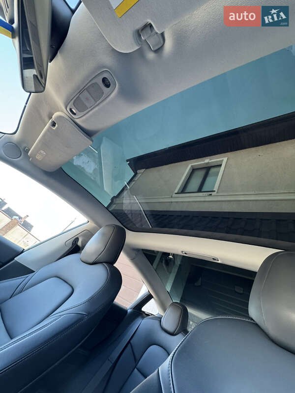 Седан Tesla Model 3 2018 в Києві