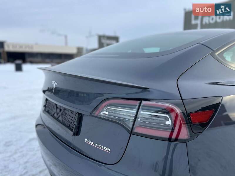 Седан Tesla Model 3 2022 в Києві