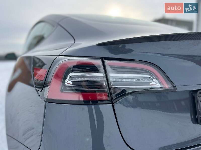 Седан Tesla Model 3 2022 в Києві