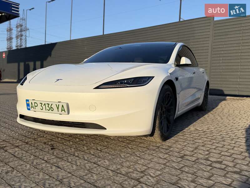 Tesla Model 3 2025