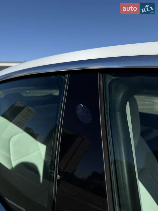 Седан Tesla Model 3 2019 в Киеве