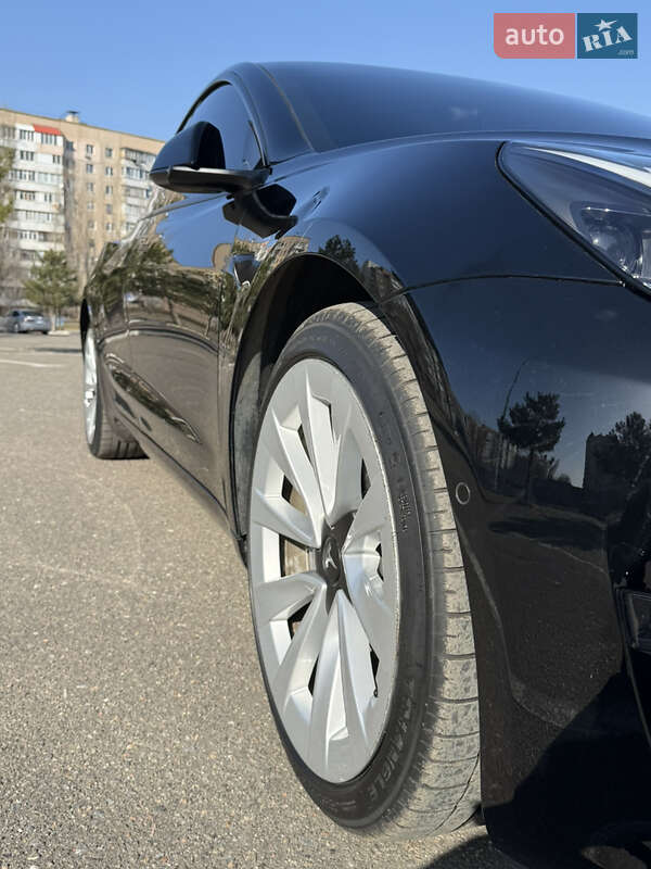 Седан Tesla Model 3 2021 в Николаеве