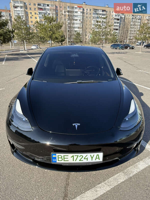 Седан Tesla Model 3 2021 в Николаеве