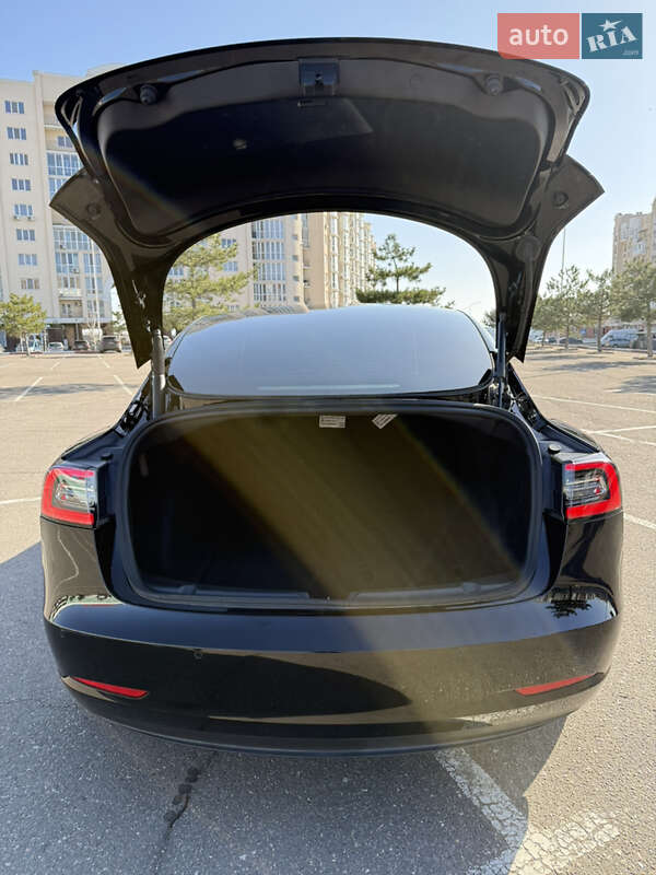 Седан Tesla Model 3 2021 в Николаеве