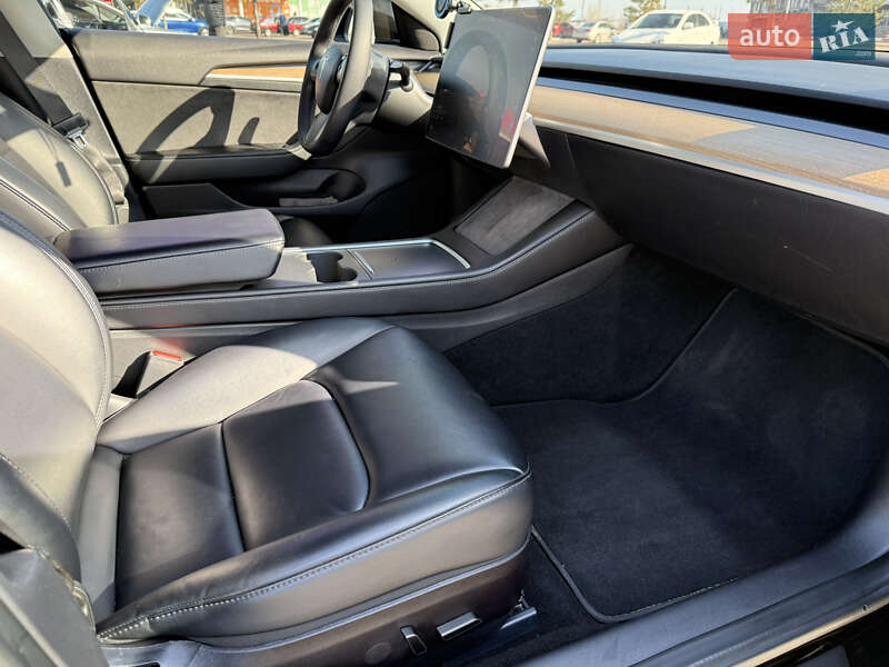 Седан Tesla Model 3 2021 в Николаеве