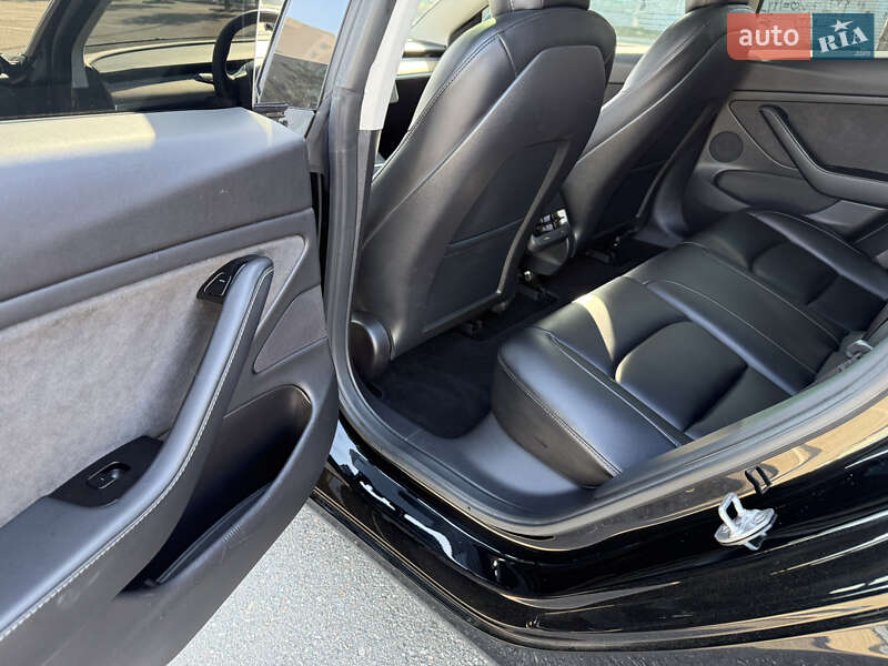 Седан Tesla Model 3 2021 в Николаеве