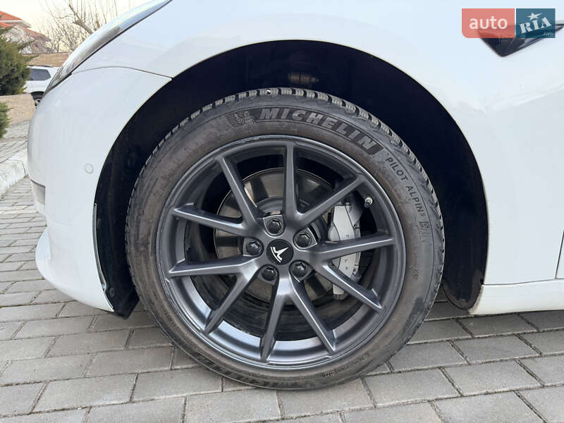 Седан Tesla Model 3 2019 в Одессе