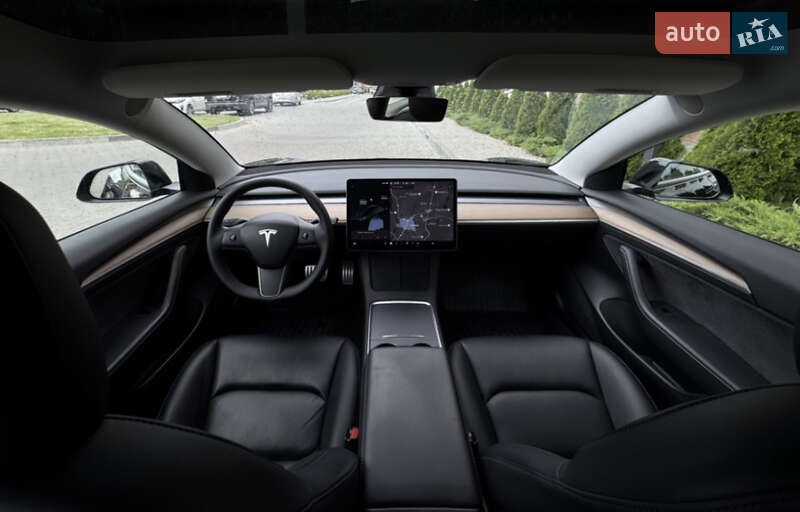 Седан Tesla Model 3 2021 в Львове