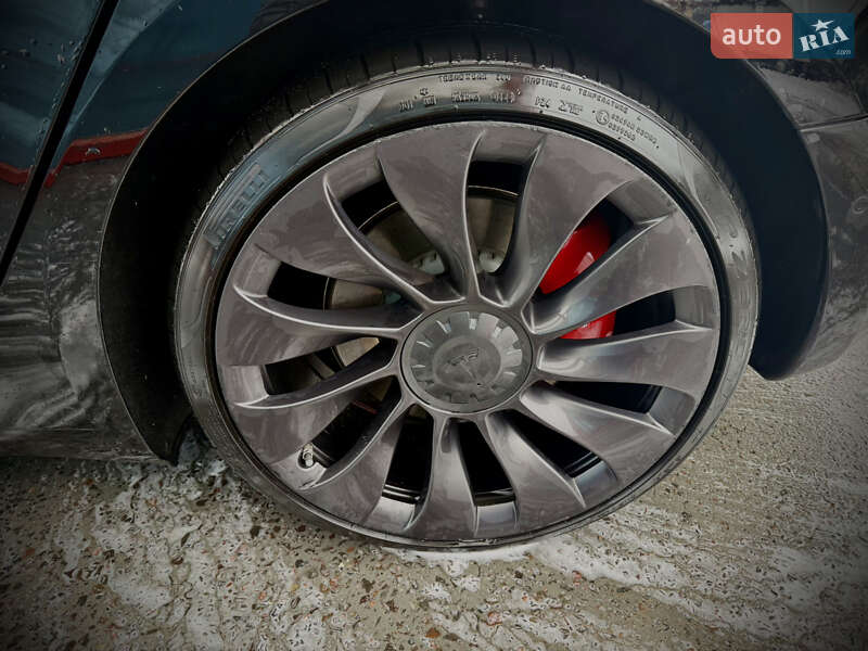 Седан Tesla Model 3 2021 в Львове