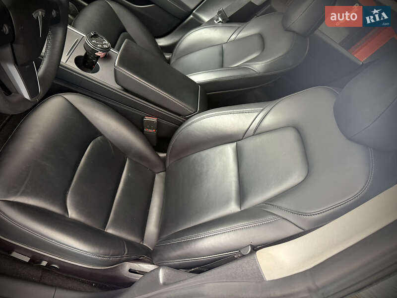 Седан Tesla Model 3 2021 в Львове