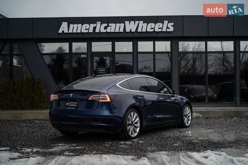 Седан Tesla Model 3 2018 в Черновцах