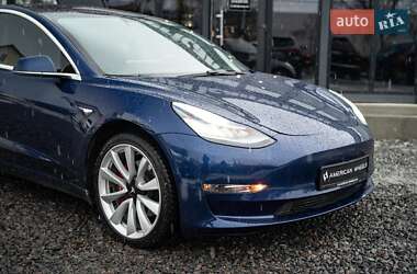Седан Tesla Model 3 2018 в Черновцах