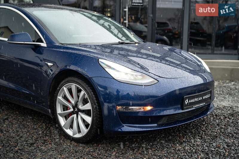 Седан Tesla Model 3 2018 в Черновцах