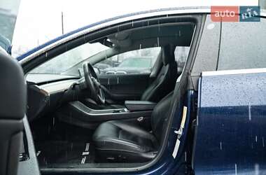 Седан Tesla Model 3 2018 в Черновцах
