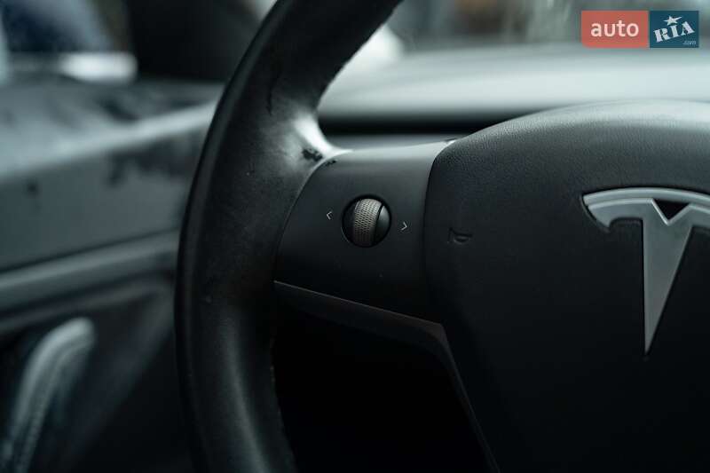 Седан Tesla Model 3 2018 в Черновцах
