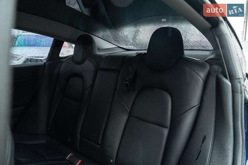 Седан Tesla Model 3 2018 в Черновцах