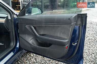 Седан Tesla Model 3 2018 в Черновцах
