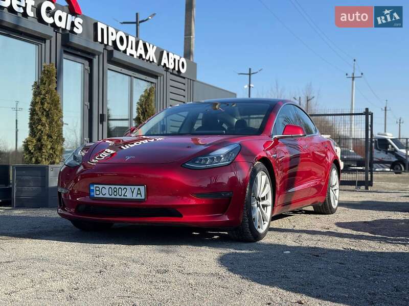 Седан Tesla Model 3 2018 в Львове