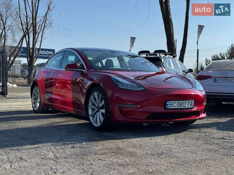Седан Tesla Model 3 2018 в Львове