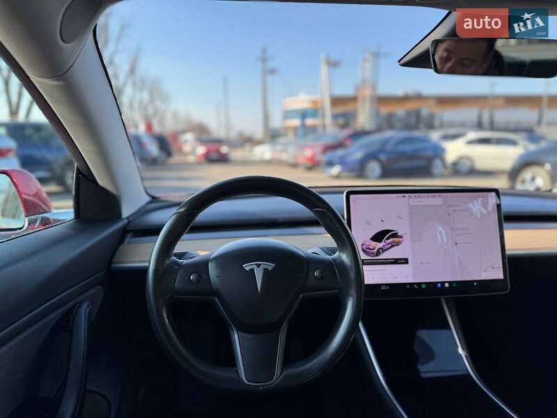 Седан Tesla Model 3 2018 в Львове
