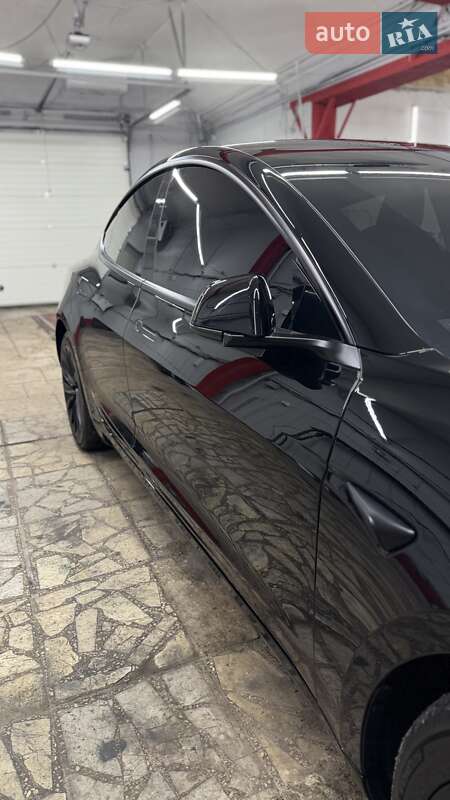 Седан Tesla Model 3 2025 в Киеве