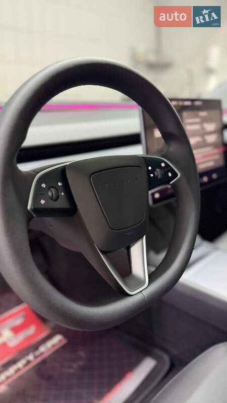 Седан Tesla Model 3 2025 в Киеве
