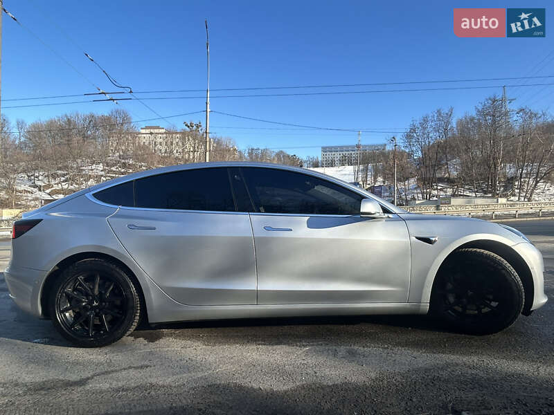Седан Tesla Model 3 2018 в Киеве
