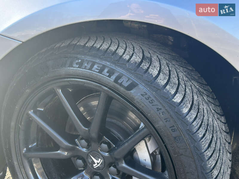 Седан Tesla Model 3 2018 в Киеве