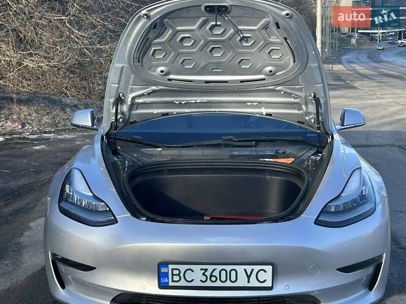 Седан Tesla Model 3 2018 в Киеве