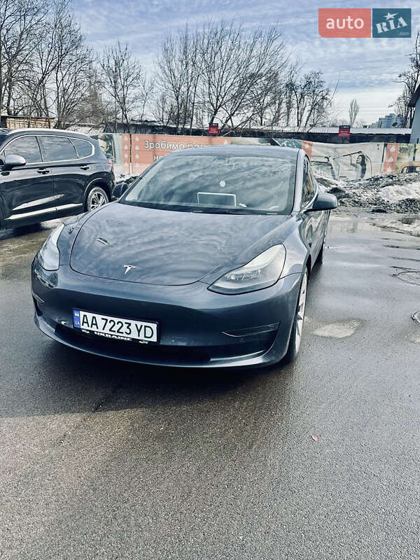 Седан Tesla Model 3 2022 в Киеве