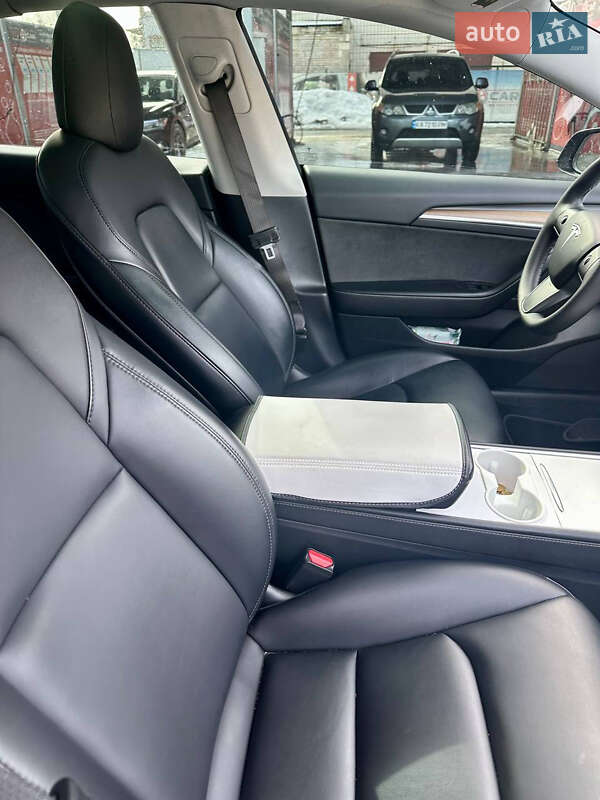 Седан Tesla Model 3 2022 в Киеве