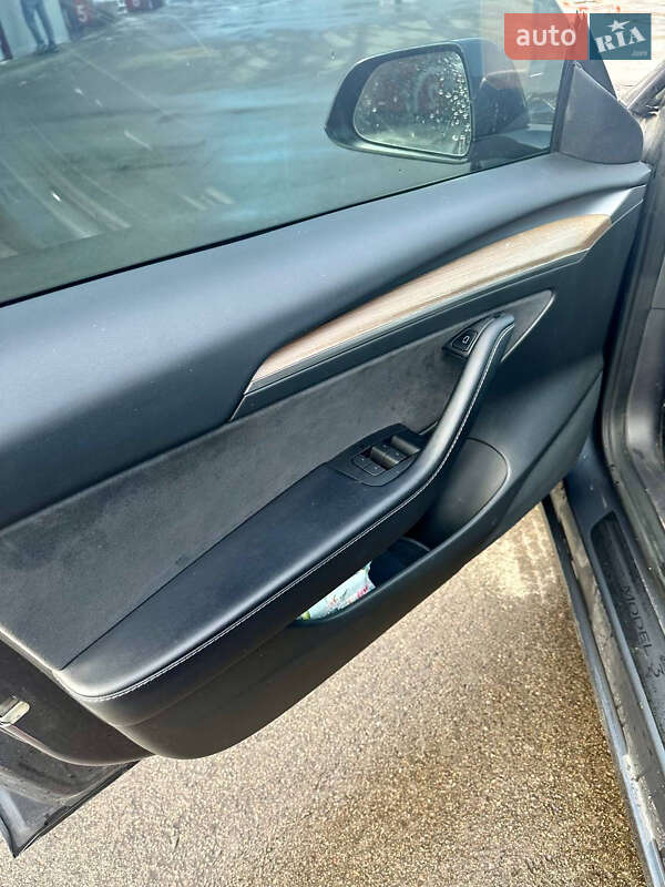 Седан Tesla Model 3 2022 в Киеве