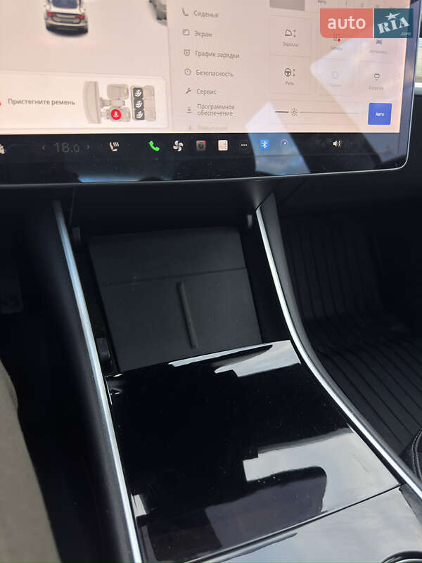 Седан Tesla Model 3 2020 в Киеве