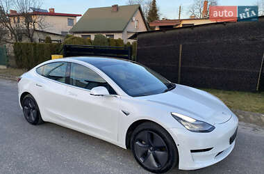 Седан Tesla Model 3 2018 в Ровно
