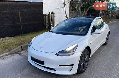 Седан Tesla Model 3 2018 в Ровно