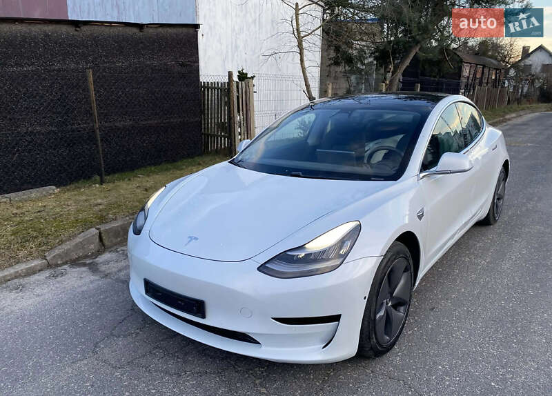 Седан Tesla Model 3 2018 в Рівному