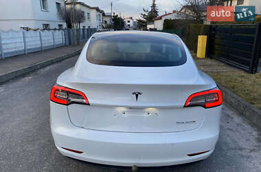 Седан Tesla Model 3 2018 в Ровно