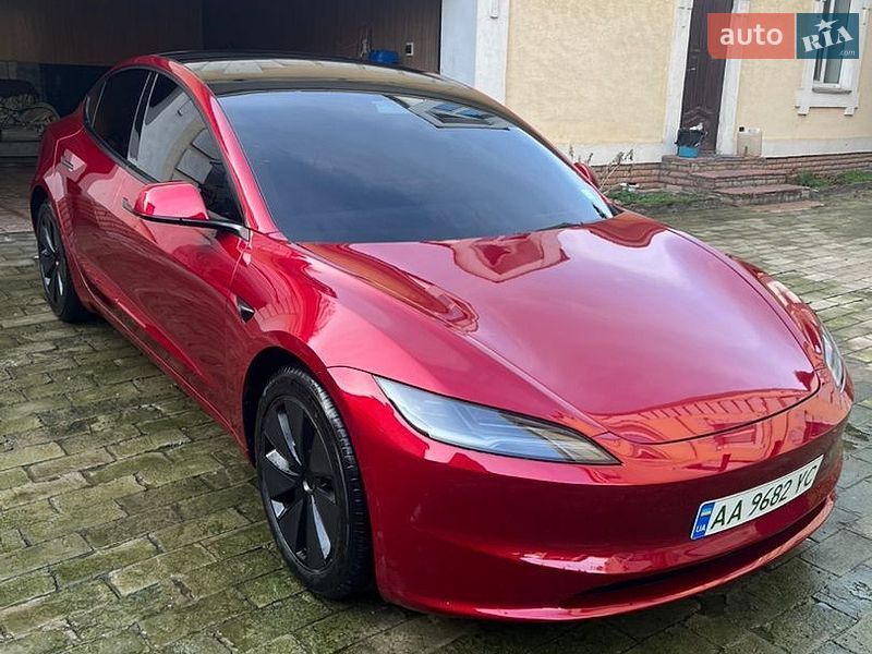 Седан Tesla Model 3 2024 в Киеве