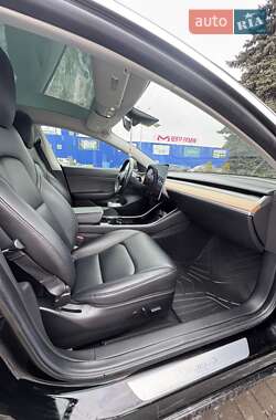 Седан Tesla Model 3 2019 в Виннице
