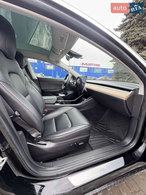 Седан Tesla Model 3 2019 в Виннице