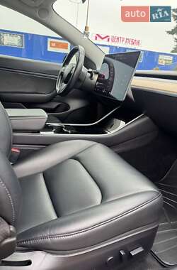Седан Tesla Model 3 2019 в Виннице