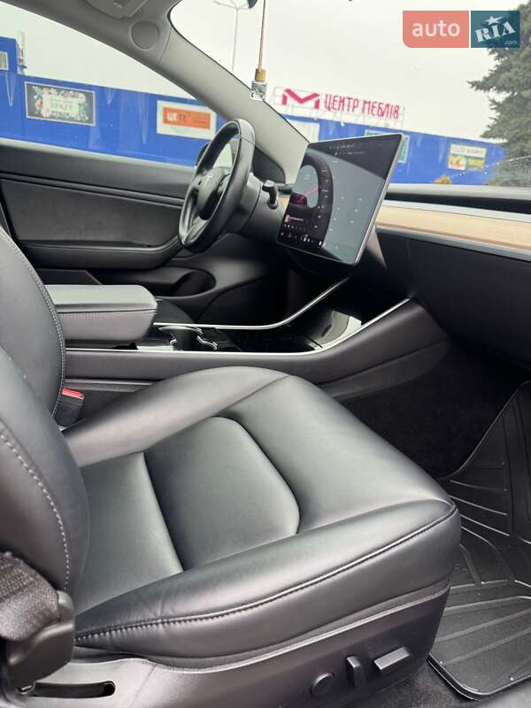 Седан Tesla Model 3 2019 в Виннице