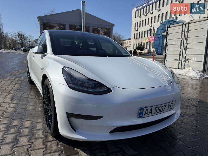 Седан Tesla Model 3 2020 в Киеве