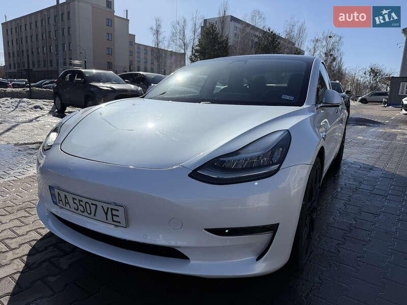 Седан Tesla Model 3 2020 в Киеве