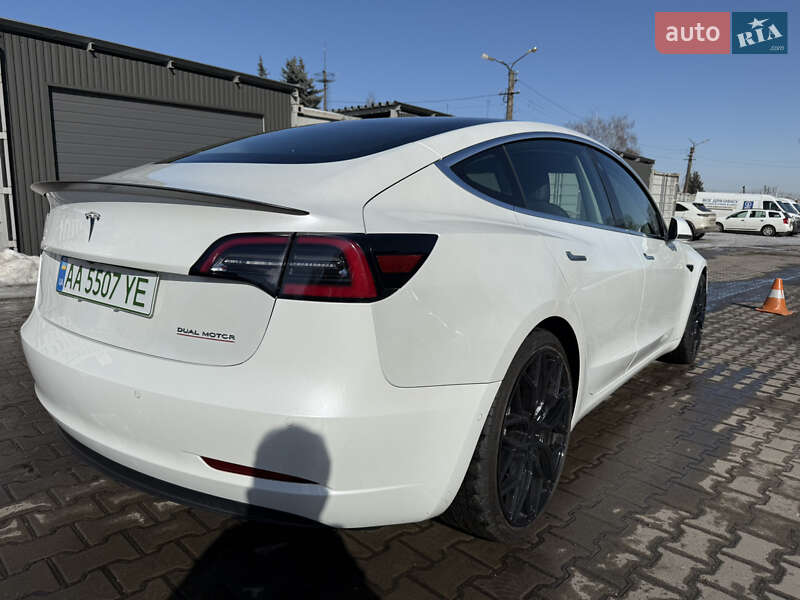 Седан Tesla Model 3 2020 в Киеве