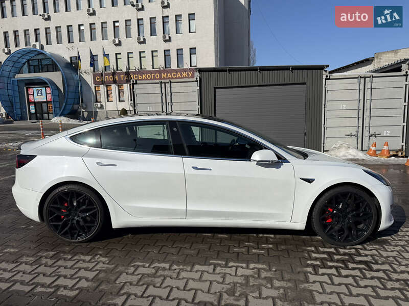 Седан Tesla Model 3 2020 в Киеве