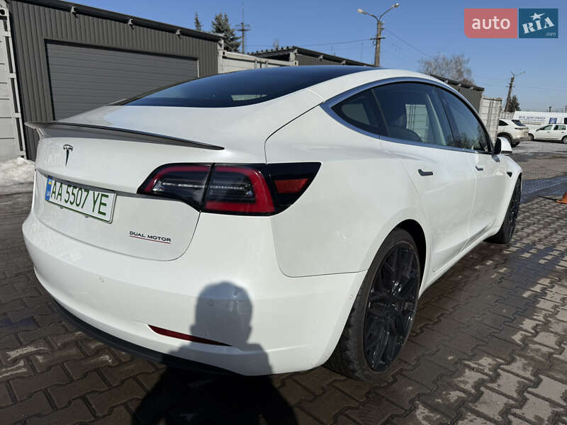 Седан Tesla Model 3 2020 в Киеве