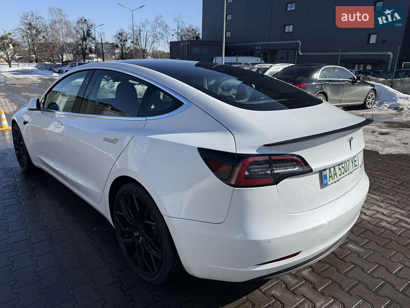 Седан Tesla Model 3 2020 в Киеве