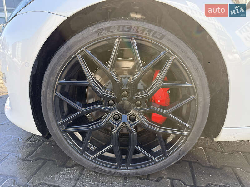 Седан Tesla Model 3 2020 в Киеве